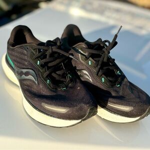 Saucony Triumph 19 Running Walking Shoes Women’s Size 12 Wide Sneakers